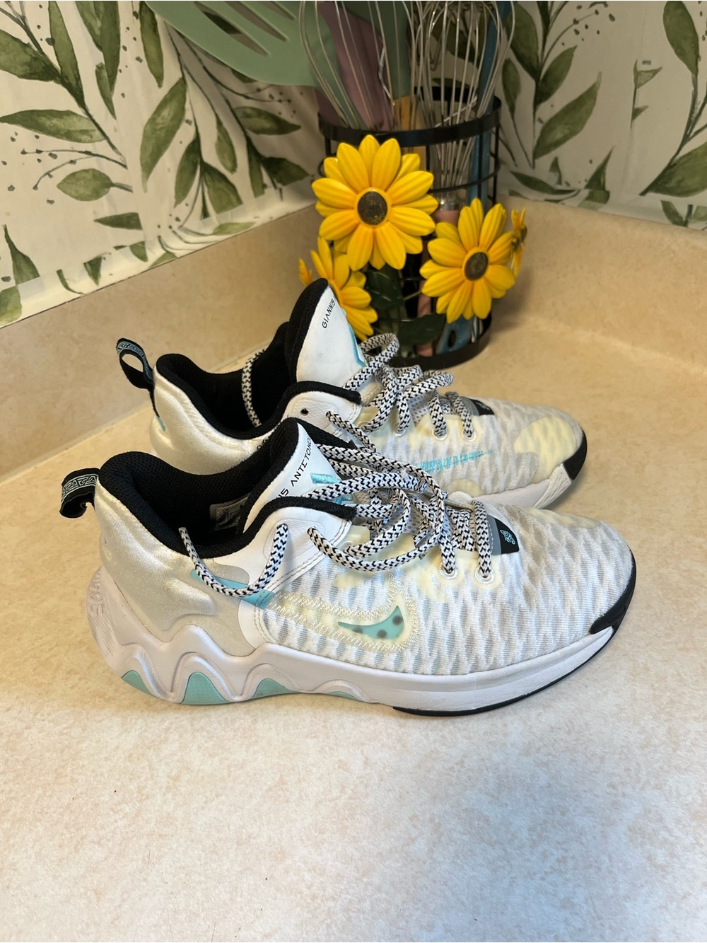 Nike Giannis Immortality Sneakers Size 5Y